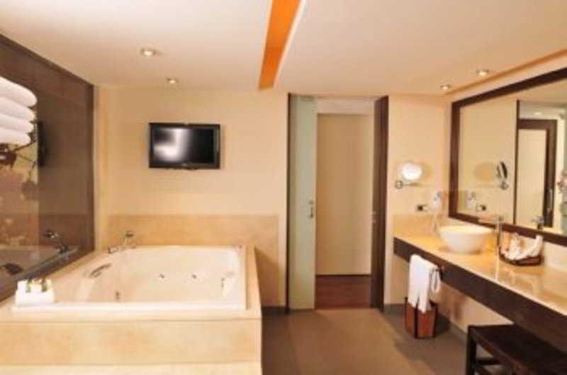Hotel Dreams De Los Volcanes Пуэрто-Варас Номер фото